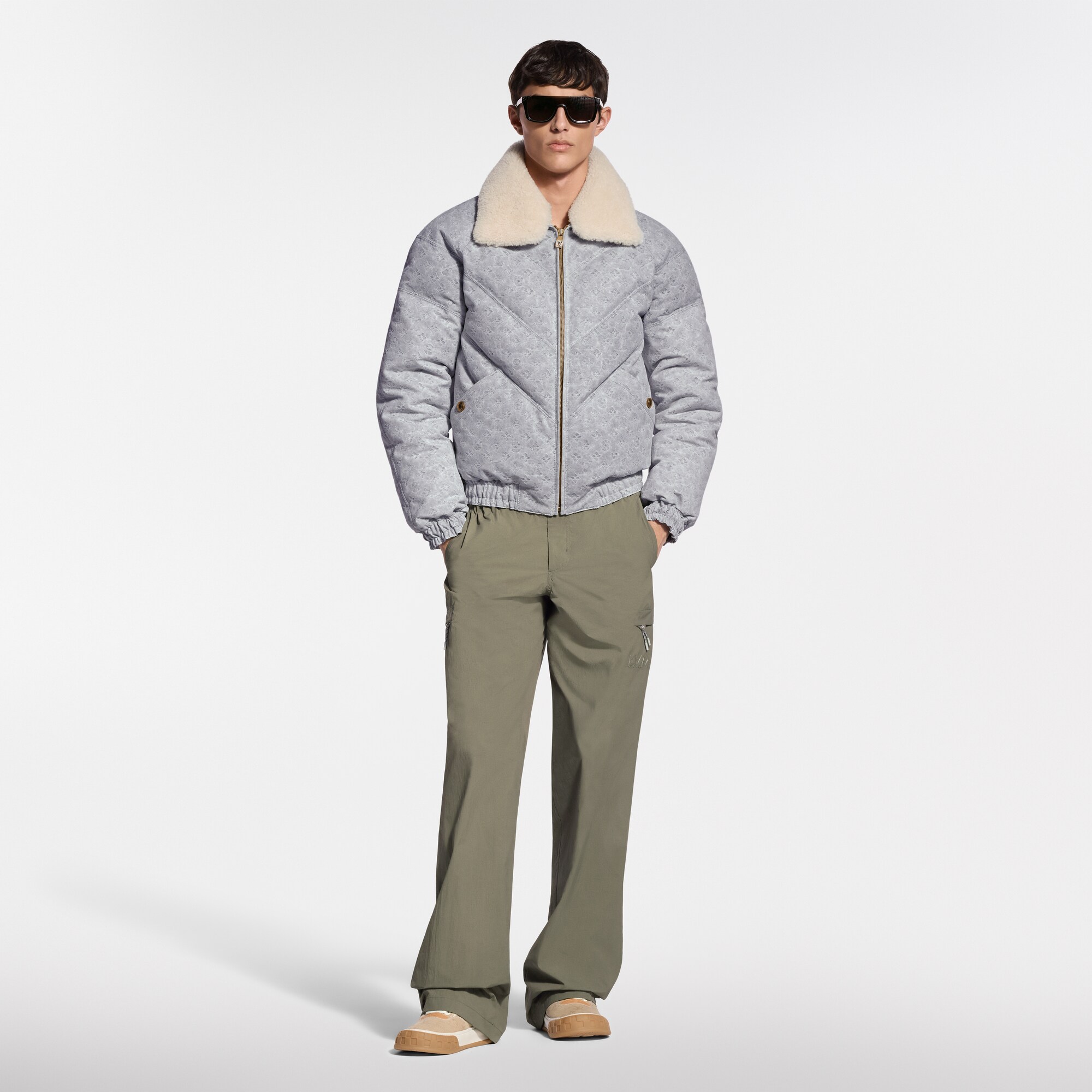 LOUIS VUITTON ライトグレー ジャケット 46 Jaqueta Puffer em Jacquard Monogram - Para Ele | LOUIS VUITTON ®